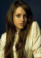 Carly Chaikin