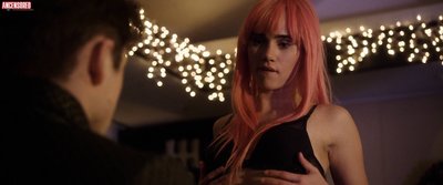 Suki Waterhouse