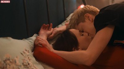Mae Martin