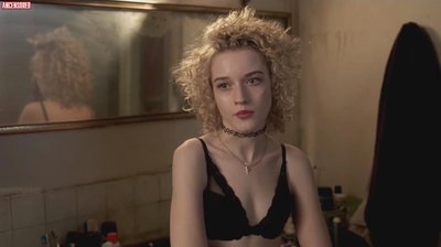 Julia Garner
