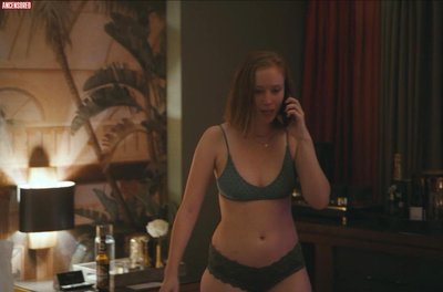 Hannah Einbinder