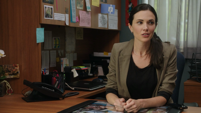 Laura Mennell