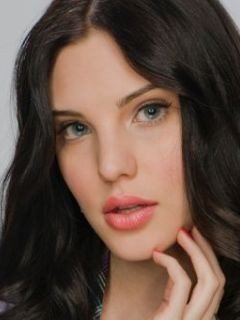Macarena Achaga