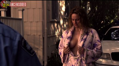 Laura Linney